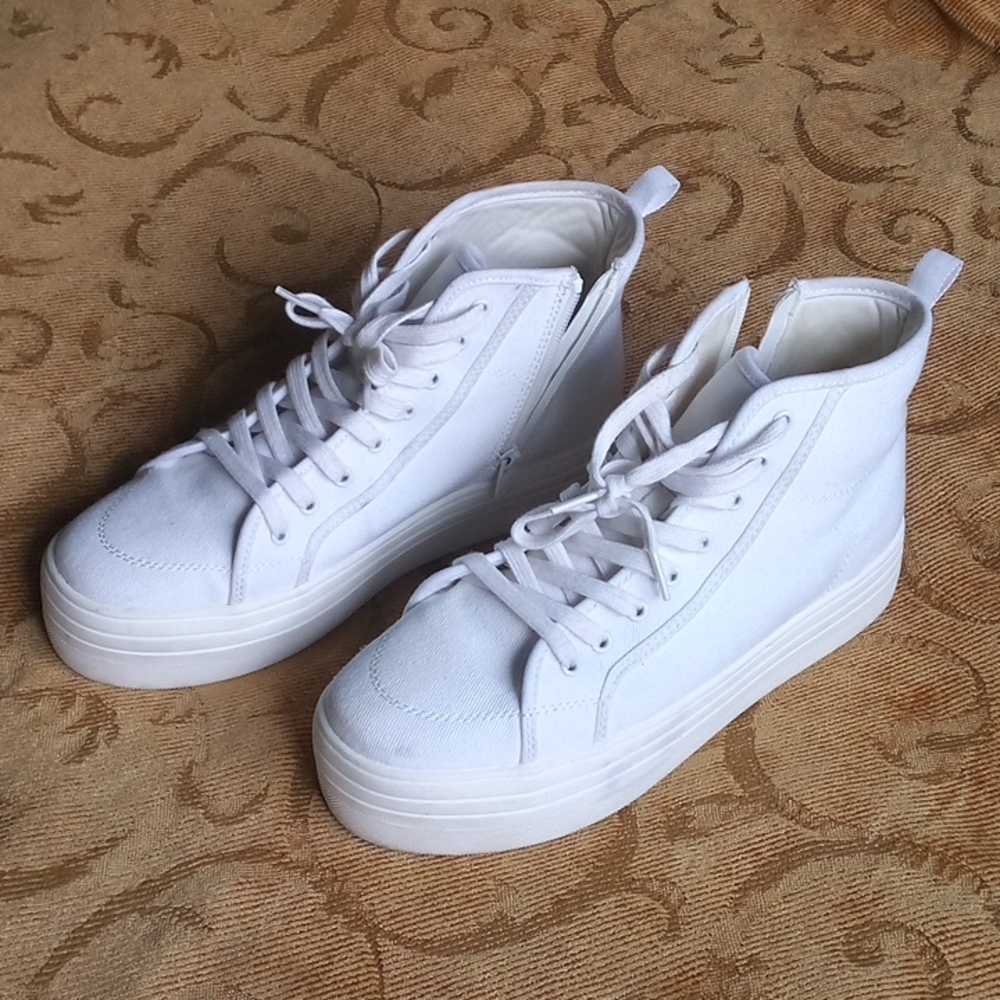 Universal Thread White Cream Cassie Zip-up Platform High Tops